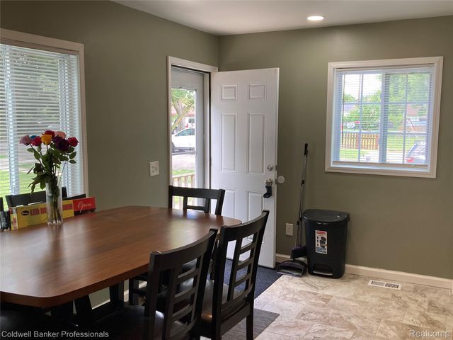 63 Parkdale Avenue, Pontiac, MI 48340
