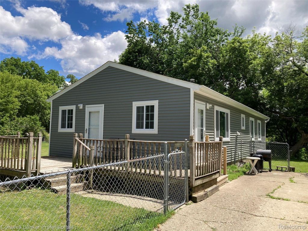 63 Parkdale Avenue, Pontiac, MI 48340