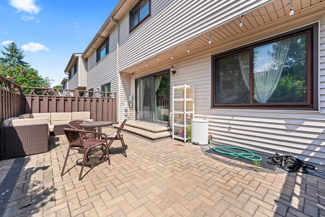 6815 Brementowne Drive, Tinley Park, IL 60477