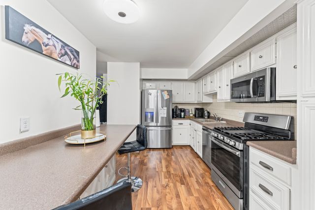 6815 Brementowne Drive, Tinley Park, IL 60477