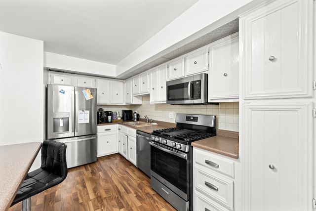 6815 Brementowne Drive, Tinley Park, IL 60477