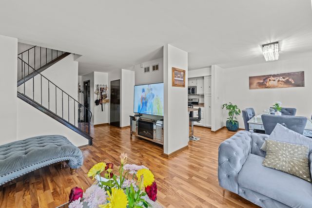 6815 Brementowne Drive, Tinley Park, IL 60477