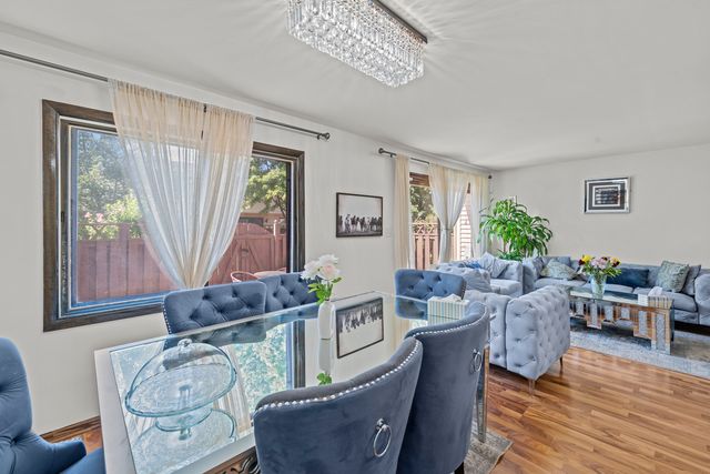 6815 Brementowne Drive, Tinley Park, IL 60477