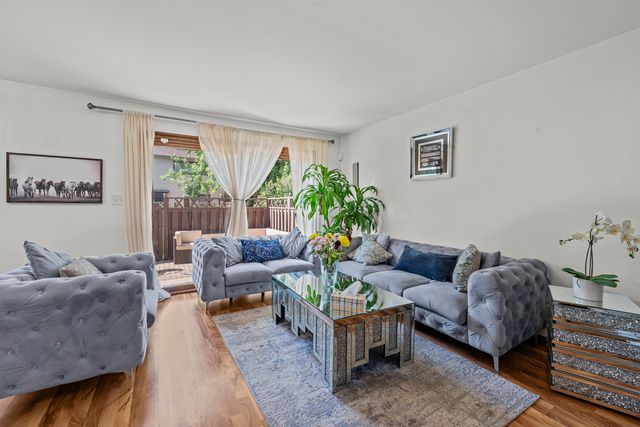 6815 Brementowne Drive, Tinley Park, IL 60477