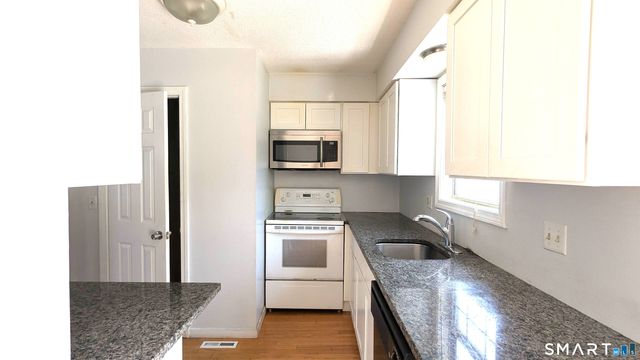 157 Austin Ryer Lane 157, Branford, CT 06405