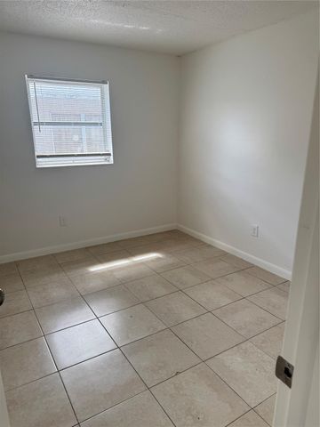 5914 N Haverhill Road, West Palm Beach, FL 33407