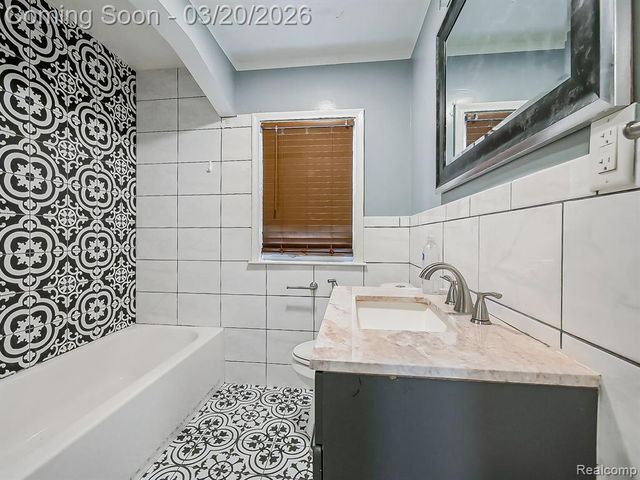 21105 Oxford Avenue, Farmington Hills, MI 48336