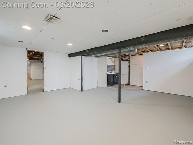 21105 Oxford Avenue, Farmington Hills, MI 48336