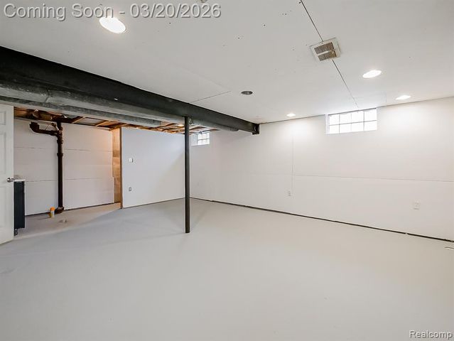 21105 Oxford Avenue, Farmington Hills, MI 48336