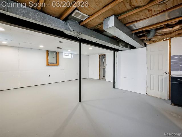 21105 Oxford Avenue, Farmington Hills, MI 48336