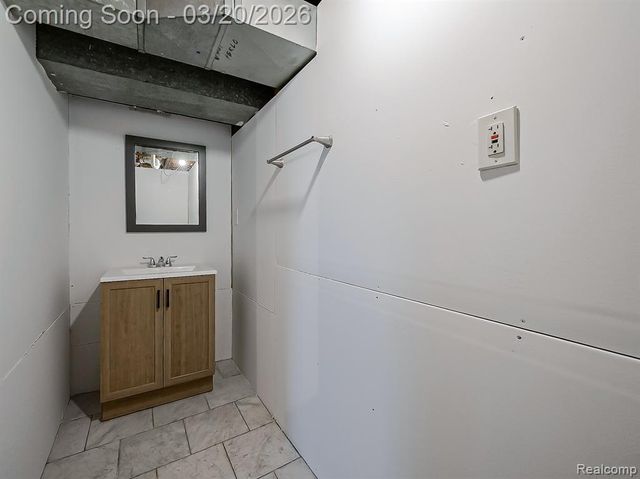 21105 Oxford Avenue, Farmington Hills, MI 48336