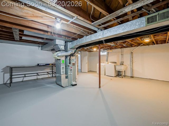 21105 Oxford Avenue, Farmington Hills, MI 48336