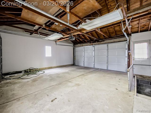 21105 Oxford Avenue, Farmington Hills, MI 48336