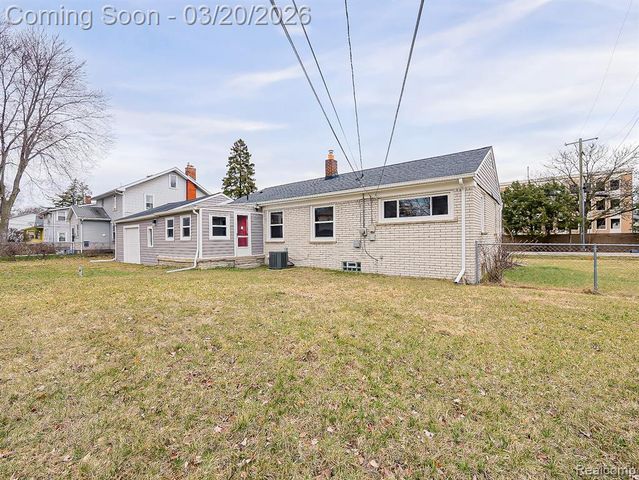 21105 Oxford Avenue, Farmington Hills, MI 48336