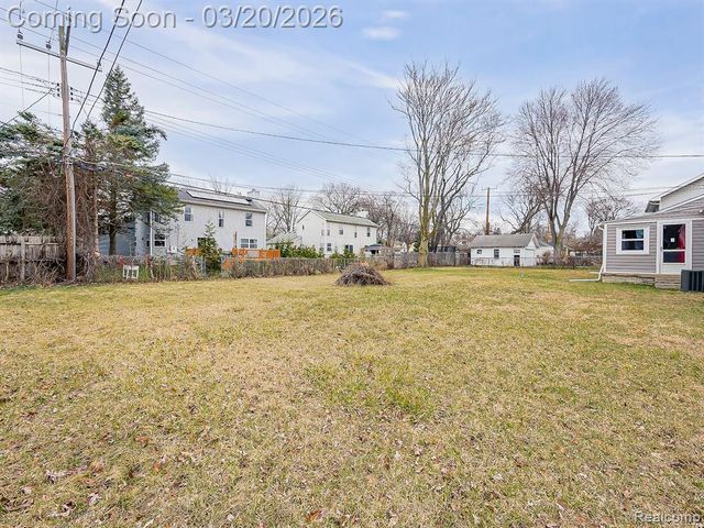 21105 Oxford Avenue, Farmington Hills, MI 48336