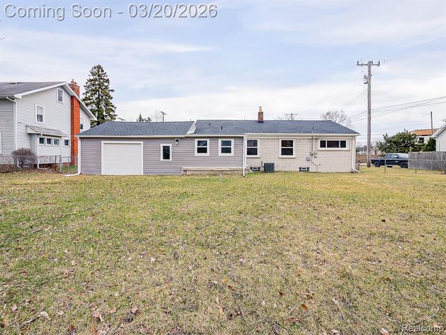 21105 Oxford Avenue, Farmington Hills, MI 48336