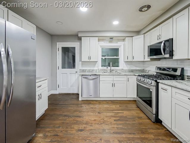 21105 Oxford Avenue, Farmington Hills, MI 48336