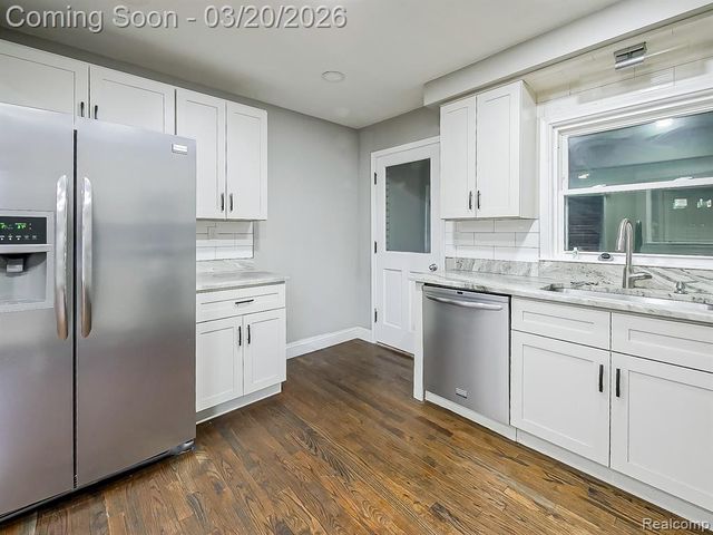 21105 Oxford Avenue, Farmington Hills, MI 48336