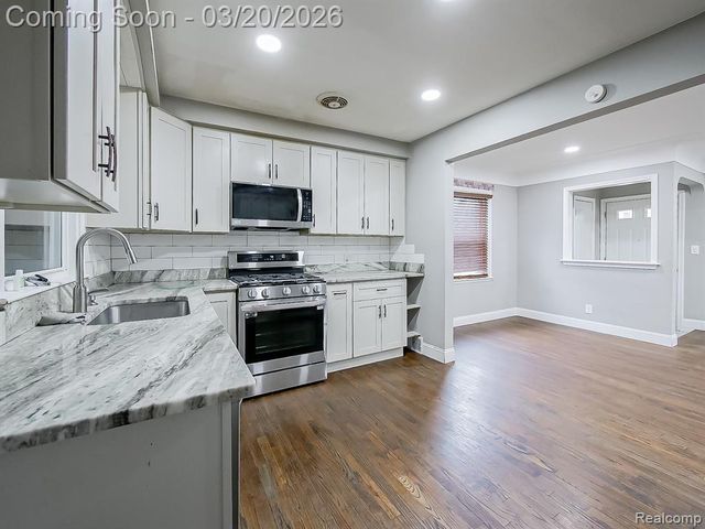 21105 Oxford Avenue, Farmington Hills, MI 48336