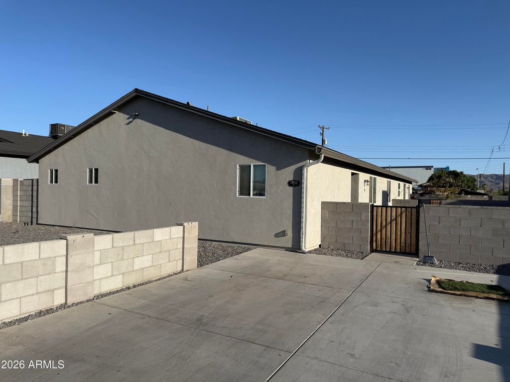 1905 E ILLINI Street, Phoenix, AZ 85040