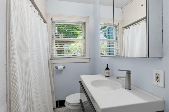 1910 Kinney Ave, Austin, TX 78704