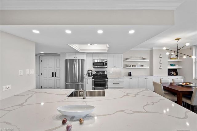 6585 Nicholas BLVD 805, Naples, FL 34108