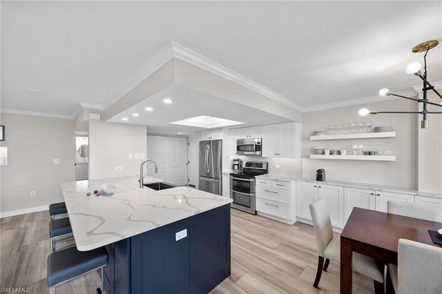 6585 Nicholas BLVD 805, Naples, FL 34108