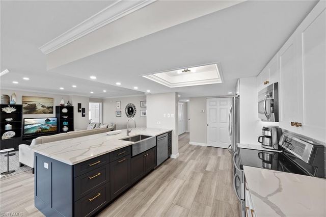 6585 Nicholas BLVD 805, Naples, FL 34108