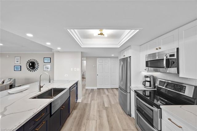 6585 Nicholas BLVD 805, Naples, FL 34108