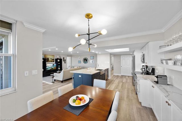 6585 Nicholas BLVD 805, Naples, FL 34108