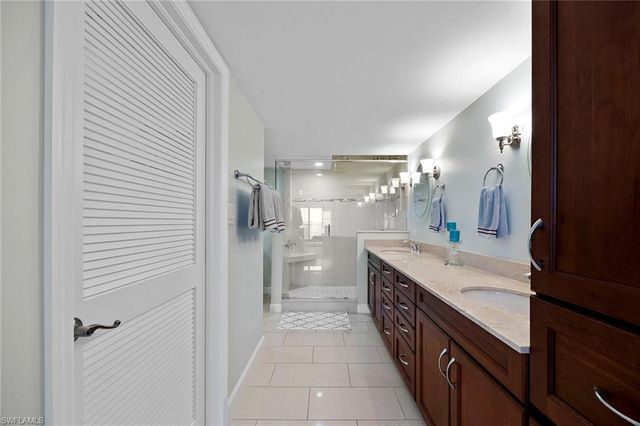 6585 Nicholas BLVD 805, Naples, FL 34108
