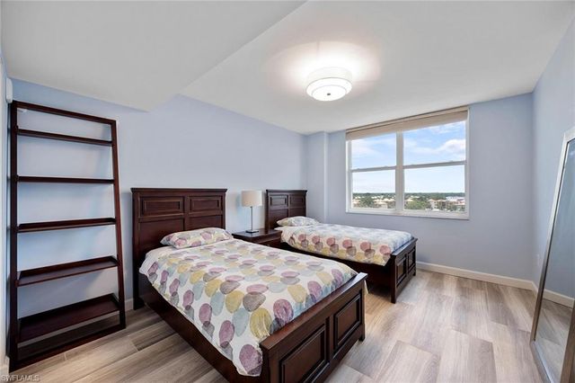 6585 Nicholas BLVD 805, Naples, FL 34108