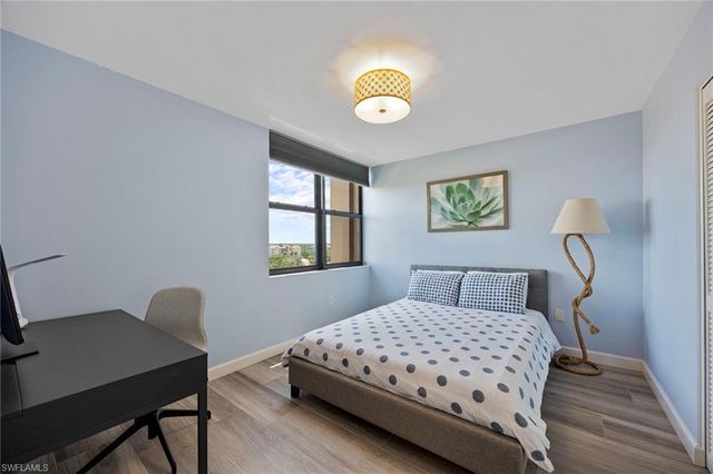 6585 Nicholas BLVD 805, Naples, FL 34108