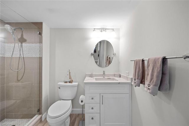 6585 Nicholas BLVD 805, Naples, FL 34108