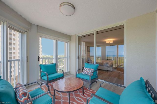 6585 Nicholas BLVD 805, Naples, FL 34108