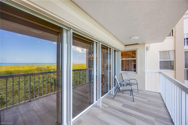 6585 Nicholas BLVD 805, Naples, FL 34108