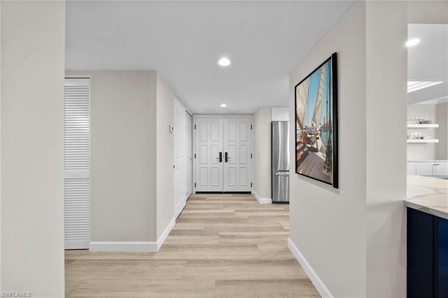 6585 Nicholas BLVD 805, Naples, FL 34108