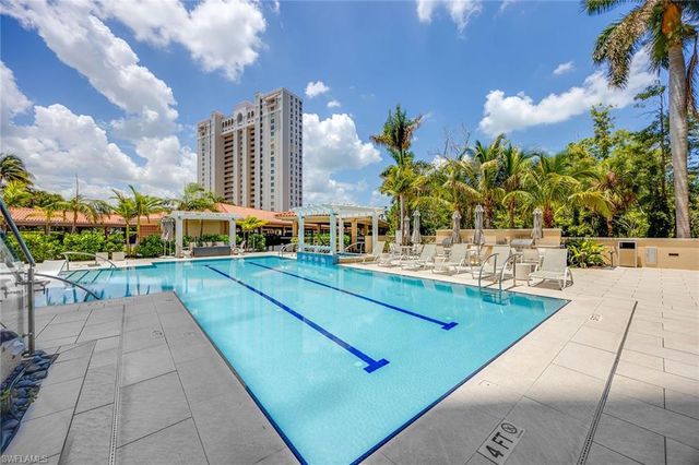 6585 Nicholas BLVD 805, Naples, FL 34108