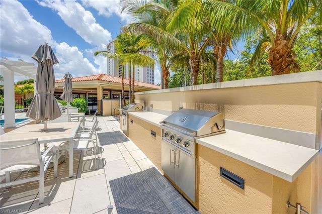 6585 Nicholas BLVD 805, Naples, FL 34108