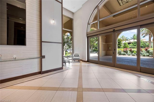 6585 Nicholas BLVD 805, Naples, FL 34108