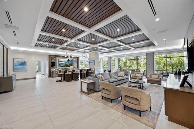 6585 Nicholas BLVD 805, Naples, FL 34108