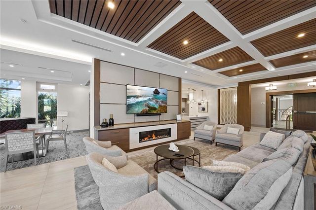 6585 Nicholas BLVD 805, Naples, FL 34108