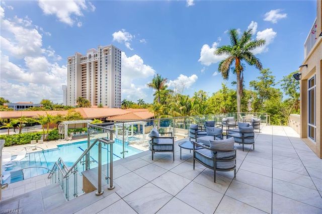 6585 Nicholas BLVD 805, Naples, FL 34108