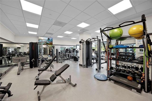 6585 Nicholas BLVD 805, Naples, FL 34108