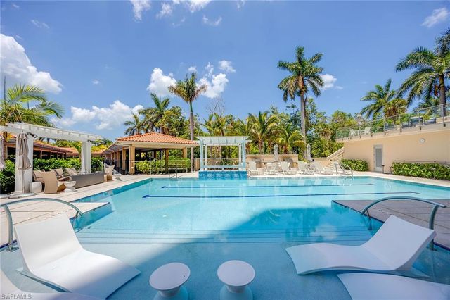 6585 Nicholas BLVD 805, Naples, FL 34108
