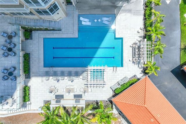 6585 Nicholas BLVD 805, Naples, FL 34108
