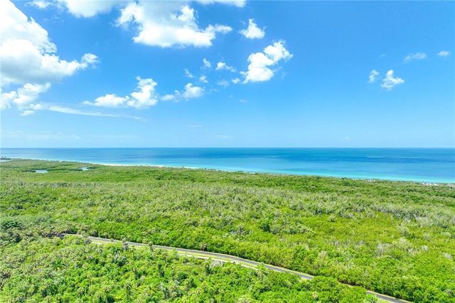 6585 Nicholas BLVD 805, Naples, FL 34108