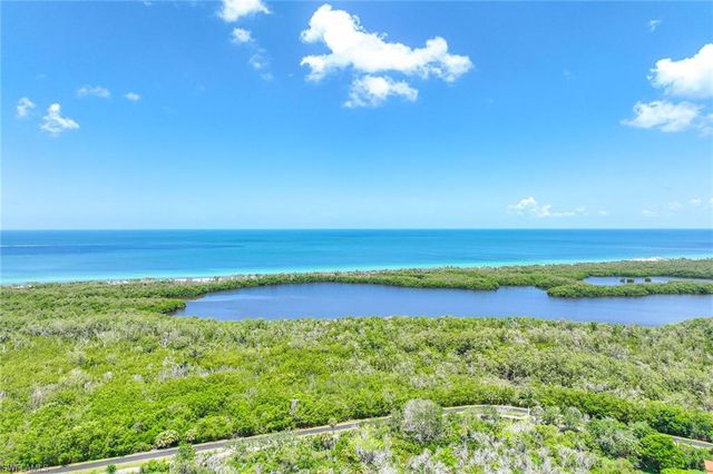 6585 Nicholas BLVD 805, Naples, FL 34108