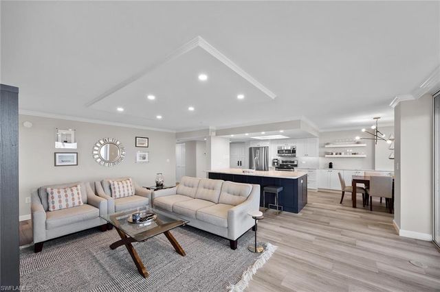 6585 Nicholas BLVD 805, Naples, FL 34108