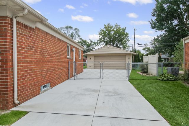 15028 Masonic Boulevard, Warren, MI 48088